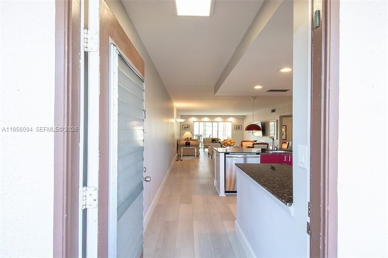 For Sale: $185,000 (2 beds, 2 baths, 1156 Square Feet)