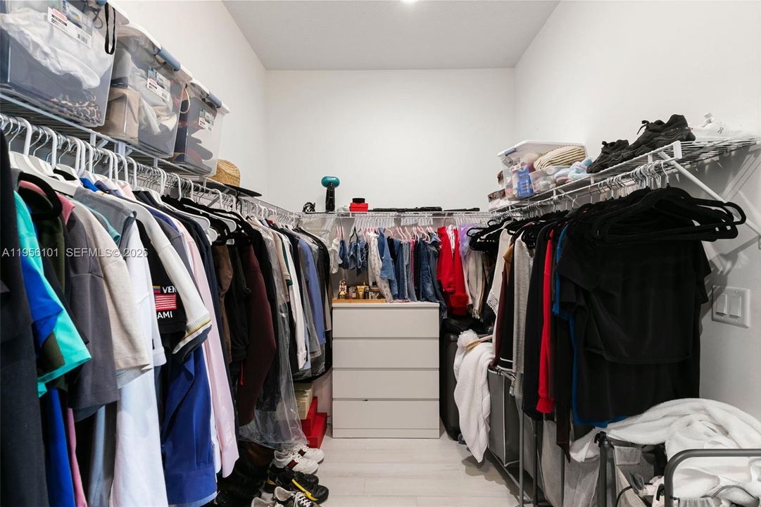 В аренду: $4,500 (5 спален, 3 ванн, 3757 Квадратных фут)
