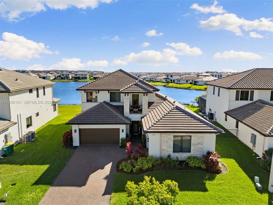 В аренду: $4,500 (5 спален, 3 ванн, 3757 Квадратных фут)