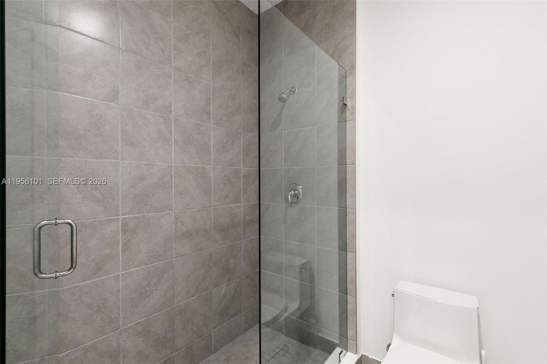 В аренду: $4,500 (5 спален, 3 ванн, 3757 Квадратных фут)