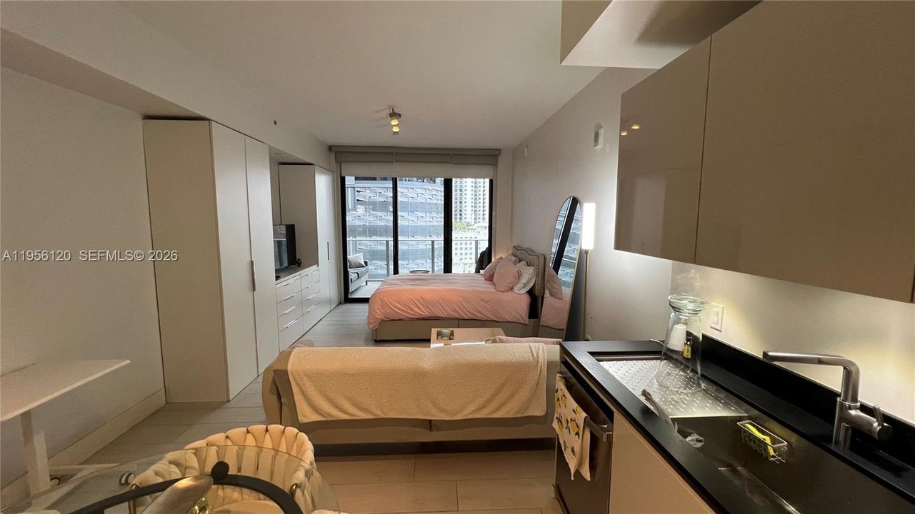 For Sale: $425,000 (0 beds, 1 baths, 442 Square Feet)