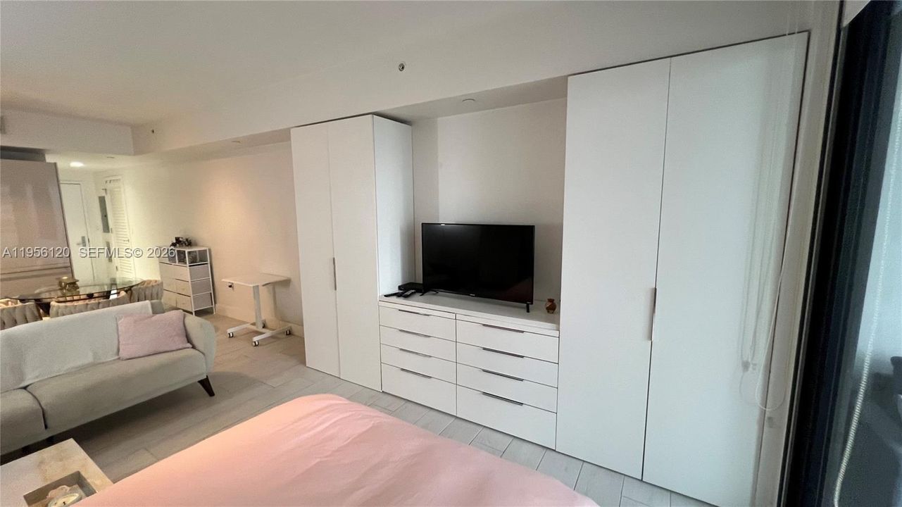 For Sale: $425,000 (0 beds, 1 baths, 442 Square Feet)