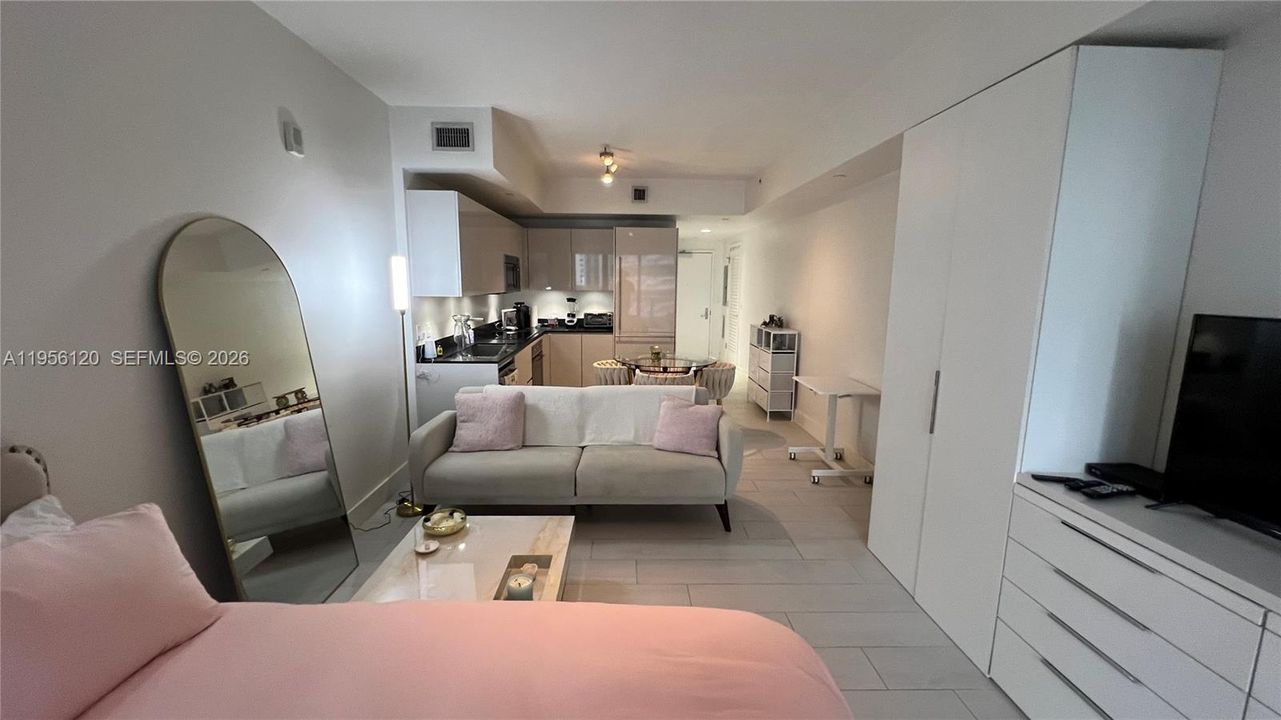 For Sale: $425,000 (0 beds, 1 baths, 442 Square Feet)