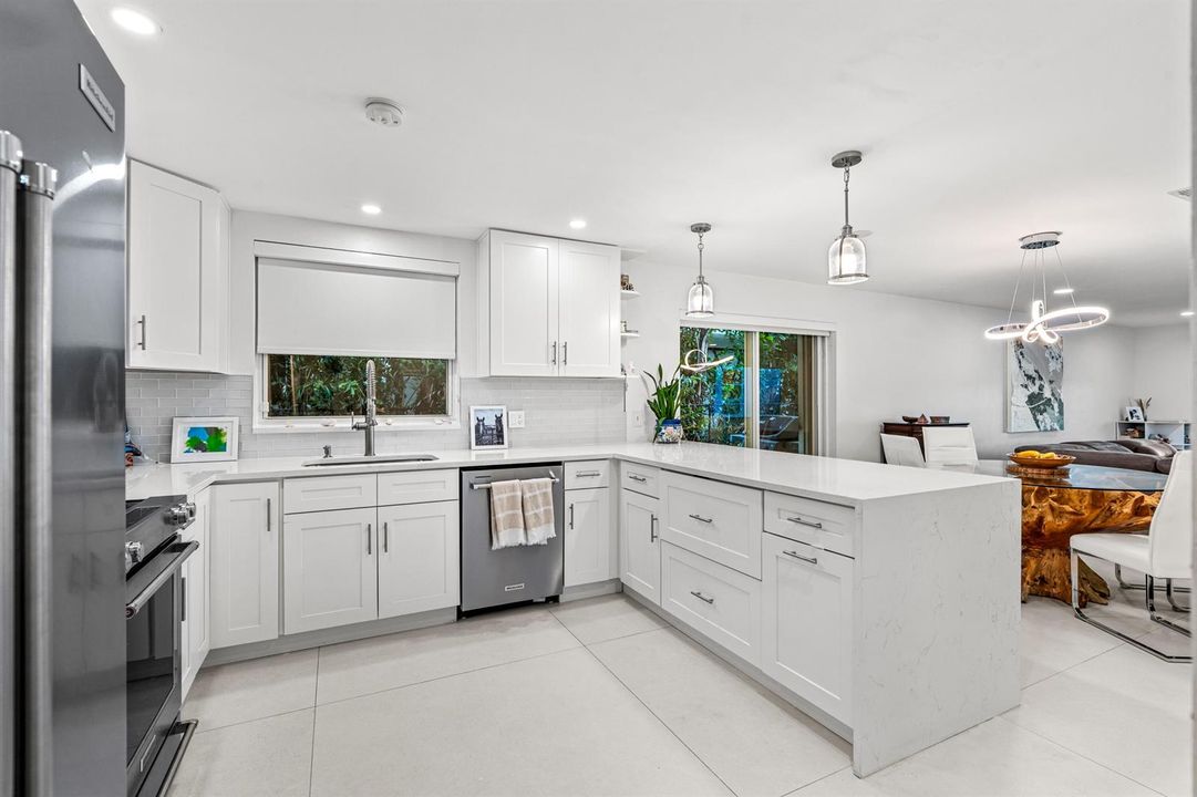 mls_KITCHEN_RIGHT_DT