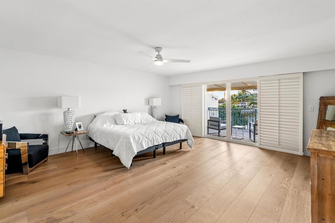mls_PRIMARY_BEDROOM_LOOKING_OUT_DT