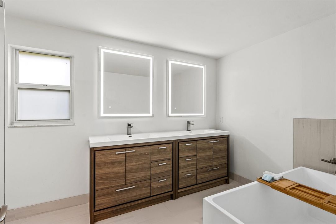 mls_PRIMARY_BATHROOM_DT