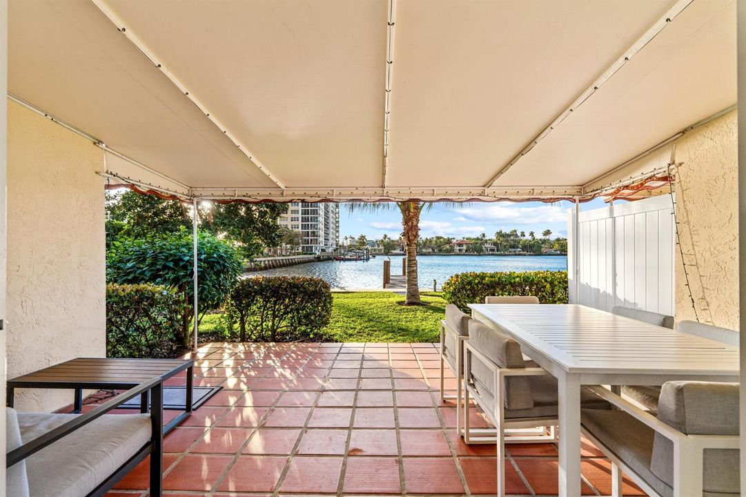 mls_LOGGIA_LOOKING_OUT_DT