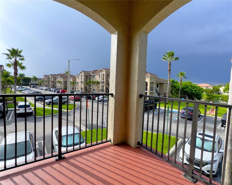 For Sale: $319,900 (3 beds, 2 baths, 1032 Square Feet)