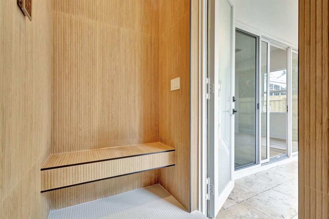 Shower/Steam Room