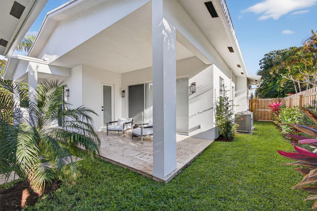 Patio/Side Yard