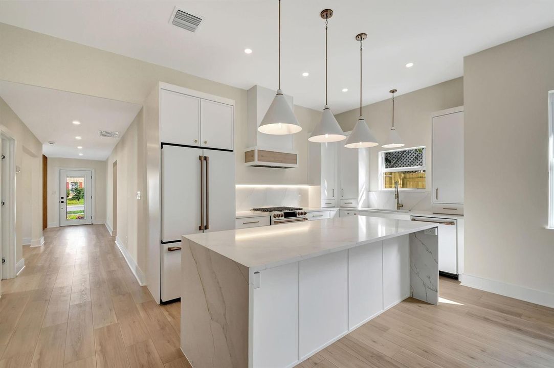 Hallway/Kitchen