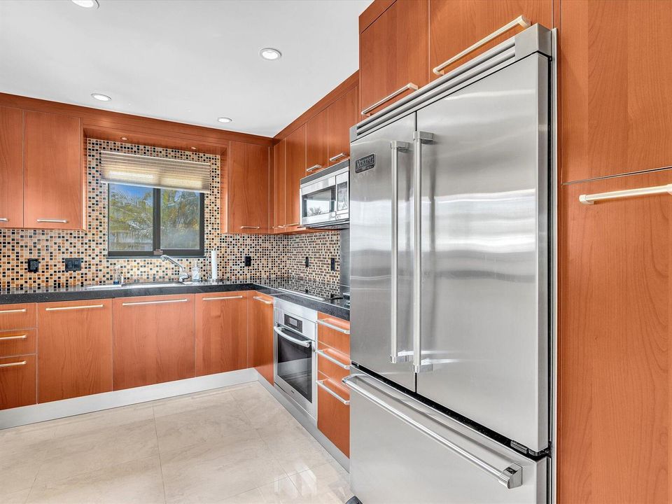 Kitchen – Stainless Appliances