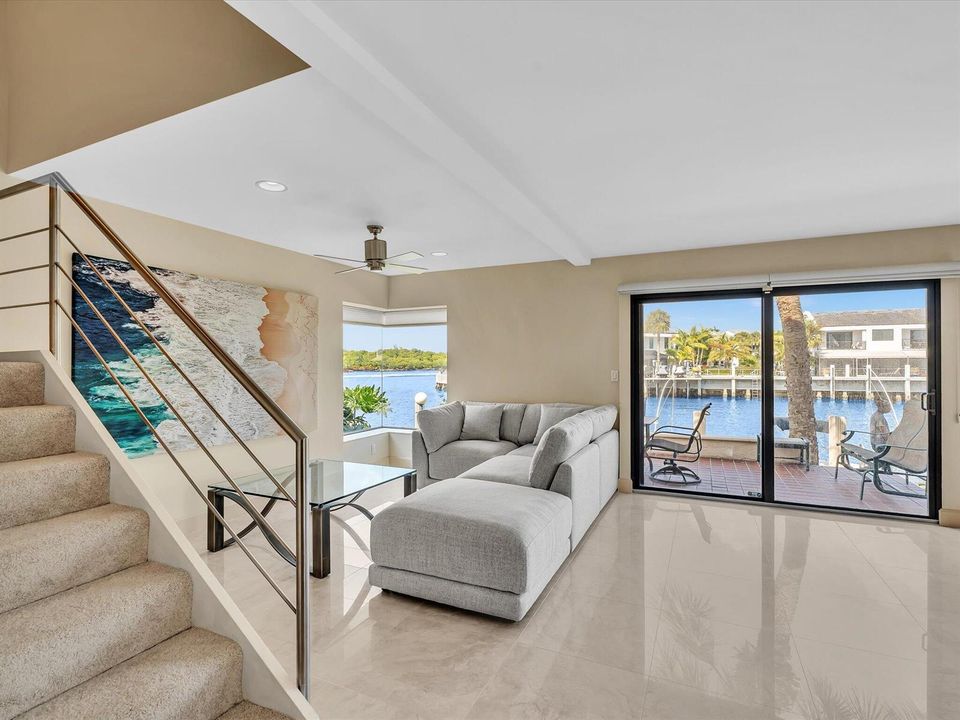 Extra view Living Room – Water Views