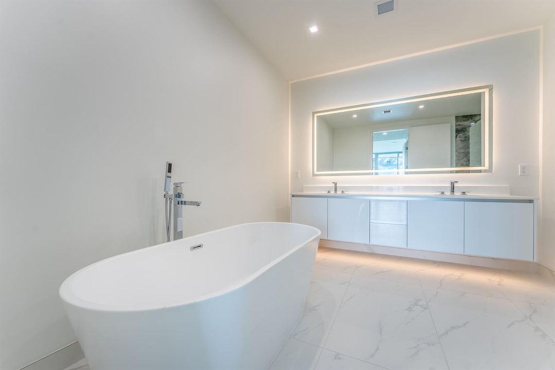 Primary Ensuite Bathroom Soaking Tub