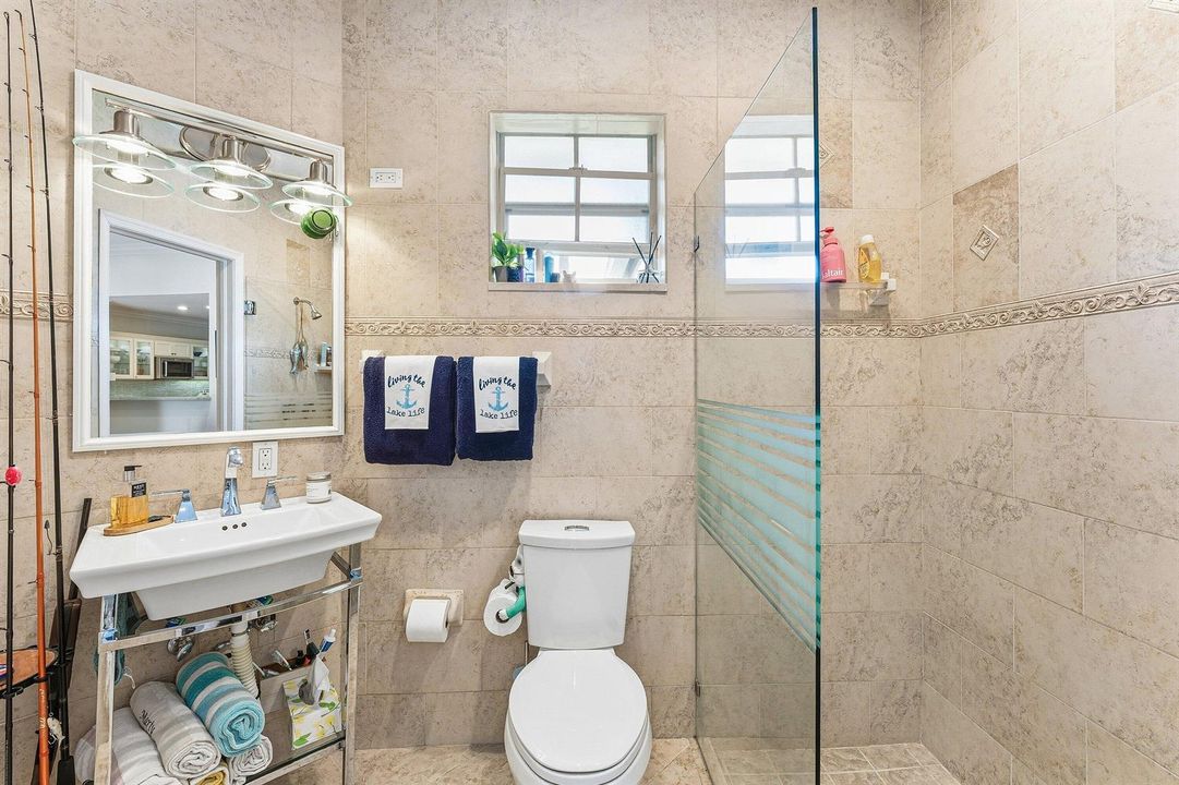 Full Bathroom - Cabana Bath