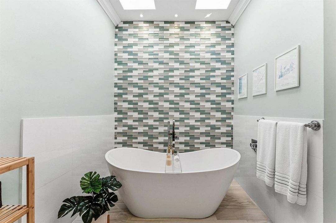 Primary Bathroom Tub