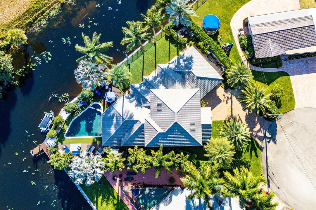 1403 Indian Rd E Aerial