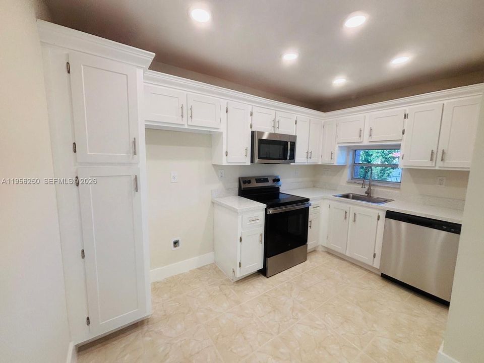 For Sale: $125,000 (2 beds, 1 baths, 1050 Square Feet)
