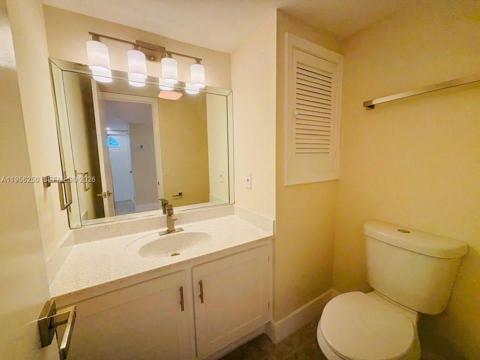 For Sale: $125,000 (2 beds, 1 baths, 1050 Square Feet)
