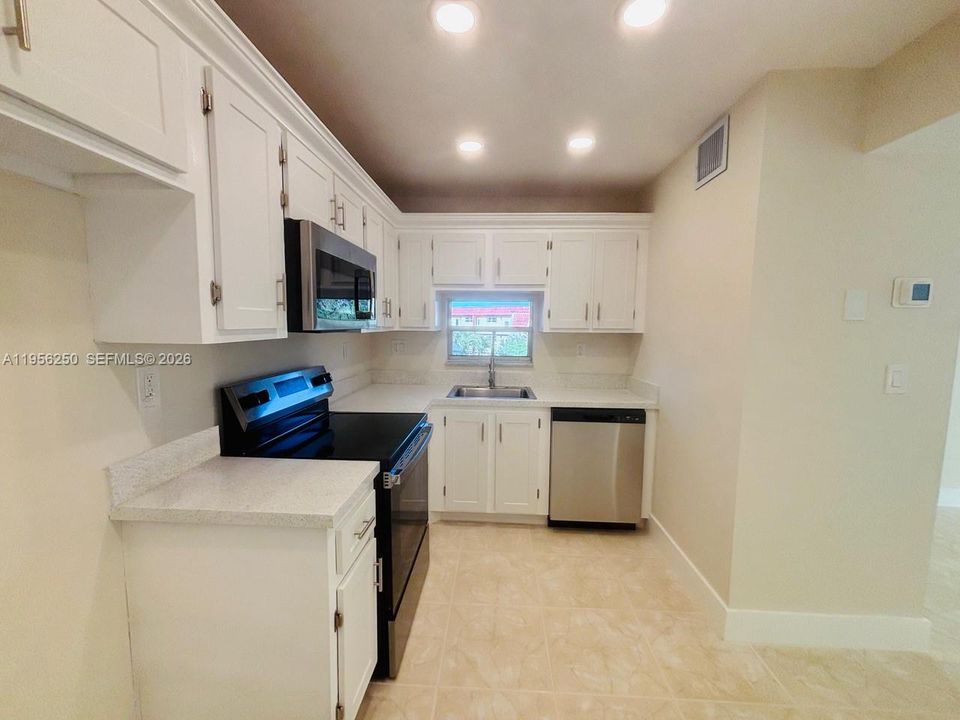 For Sale: $125,000 (2 beds, 1 baths, 1050 Square Feet)