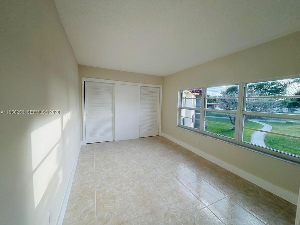 For Sale: $125,000 (2 beds, 1 baths, 1050 Square Feet)