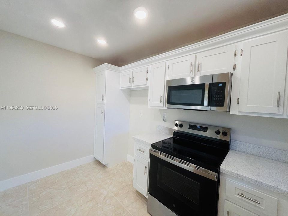 For Sale: $125,000 (2 beds, 1 baths, 1050 Square Feet)