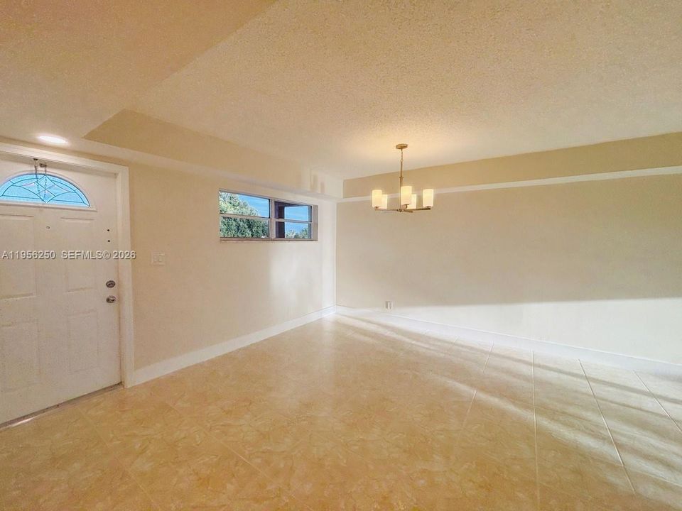 For Sale: $125,000 (2 beds, 1 baths, 1050 Square Feet)