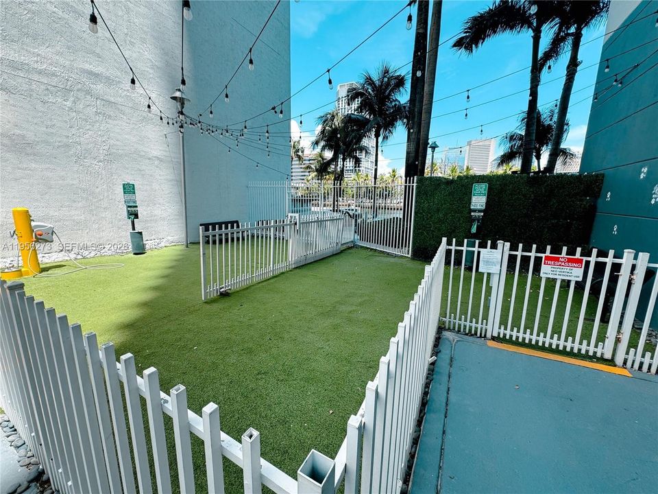 For Sale: $465,000 (2 beds, 2 baths, 1113 Square Feet)