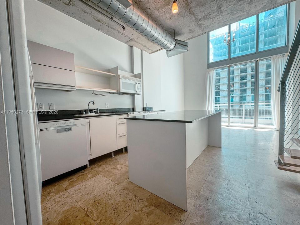 For Sale: $465,000 (2 beds, 2 baths, 1113 Square Feet)