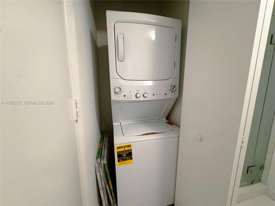 For Sale: $465,000 (2 beds, 2 baths, 1113 Square Feet)