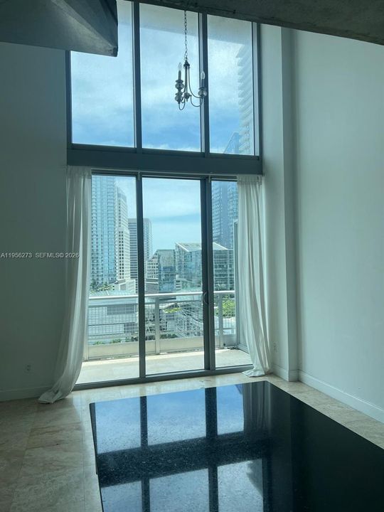 For Sale: $465,000 (2 beds, 2 baths, 1113 Square Feet)