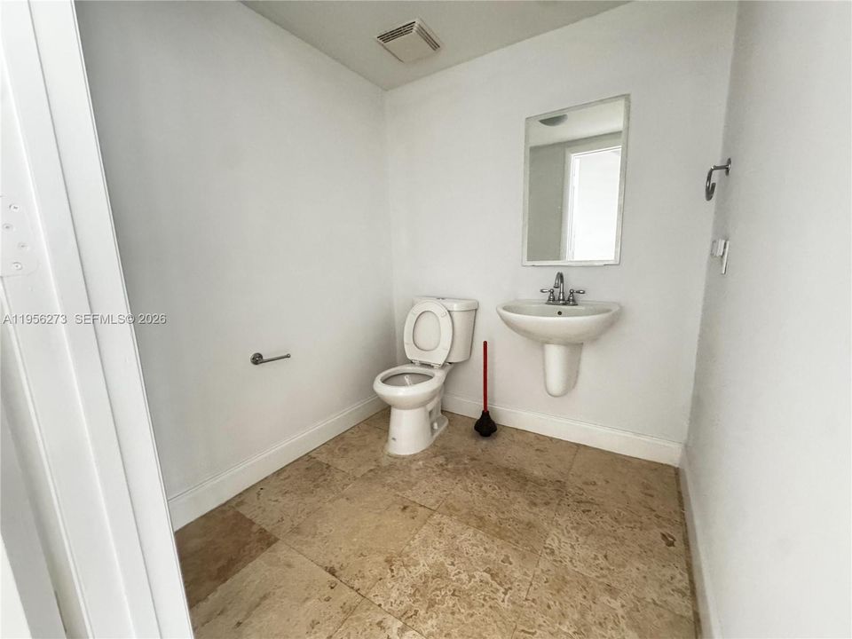 For Sale: $465,000 (2 beds, 2 baths, 1113 Square Feet)