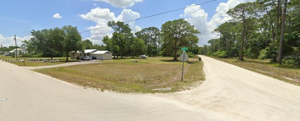 Entrance to Banyan Rd off of Lily ST