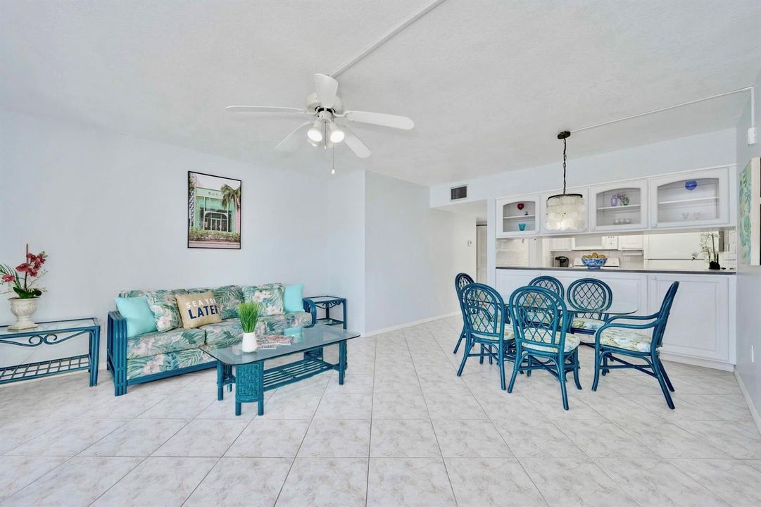 835 712 Liv Din Rm Drk Teal 001