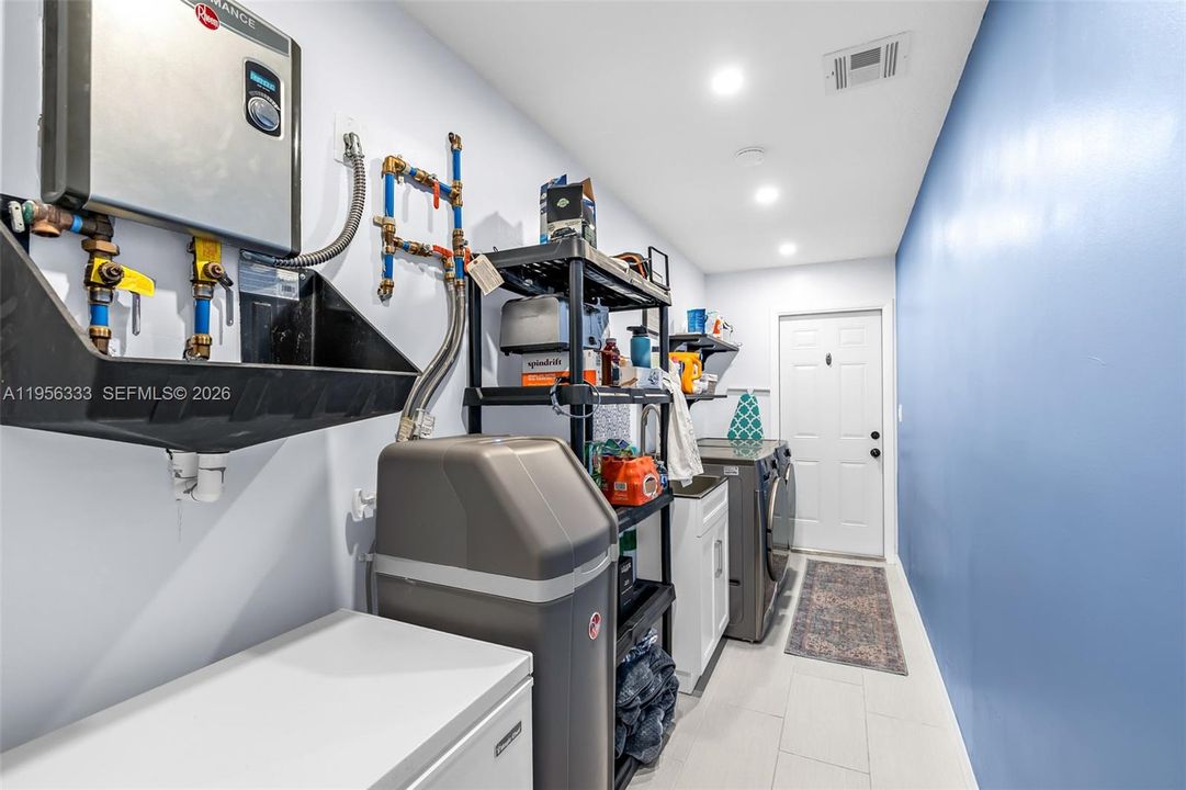 HUGE UTILITY ROOM