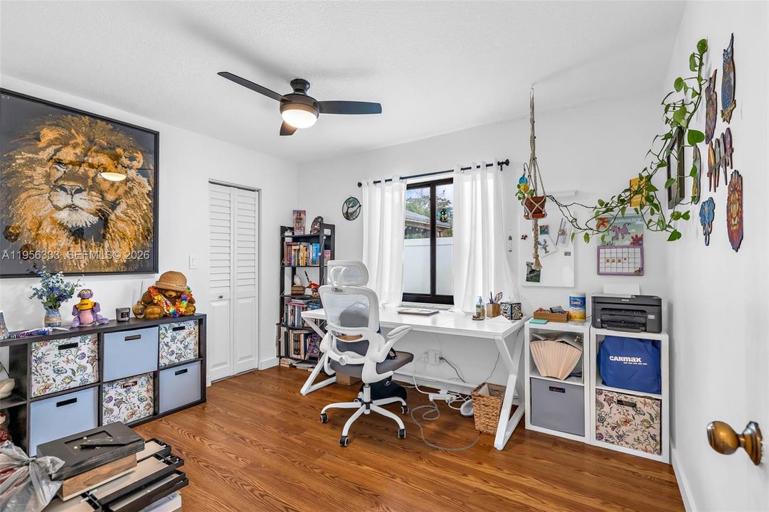 OFFICE/GUEST BEDROOM