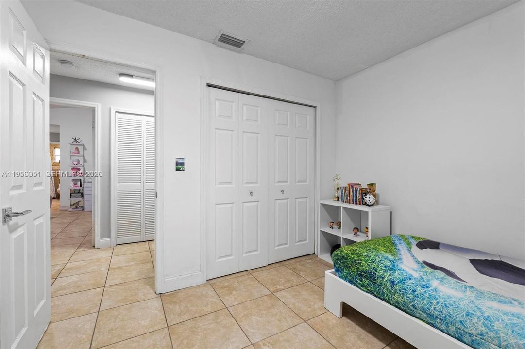 Active With Contract: $569,900 (3 beds, 2 baths, 1464 Square Feet)