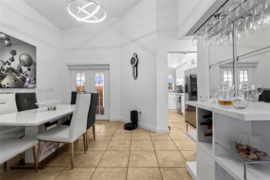Active With Contract: $569,900 (3 beds, 2 baths, 1464 Square Feet)