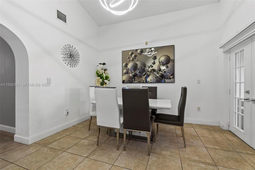 Active With Contract: $569,900 (3 beds, 2 baths, 1464 Square Feet)