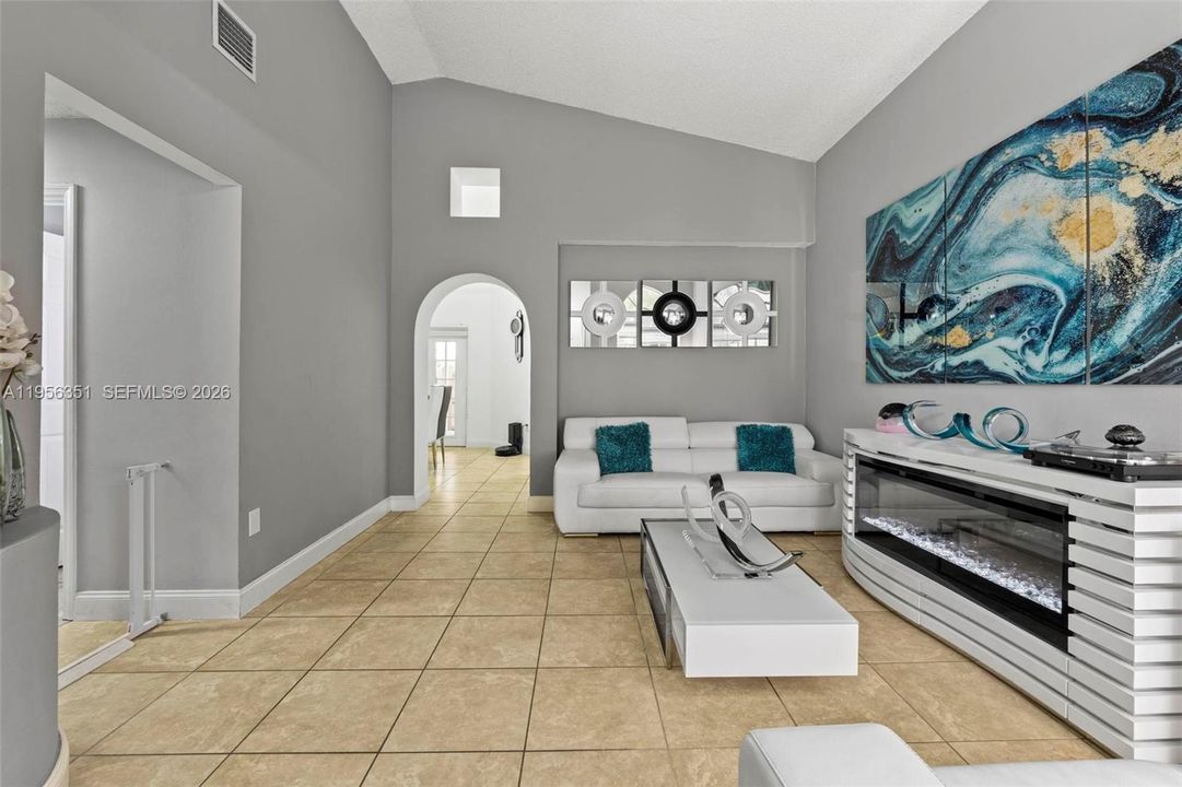 Active With Contract: $569,900 (3 beds, 2 baths, 1464 Square Feet)