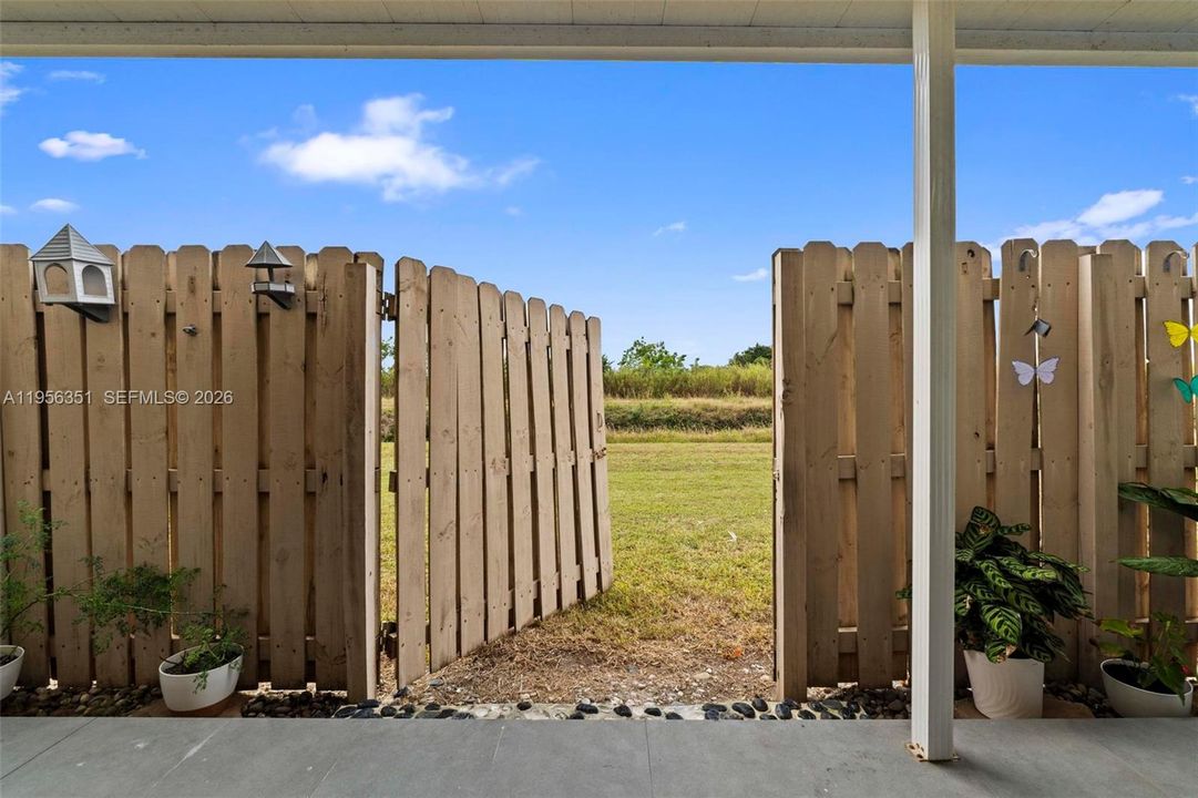 Active With Contract: $569,900 (3 beds, 2 baths, 1464 Square Feet)