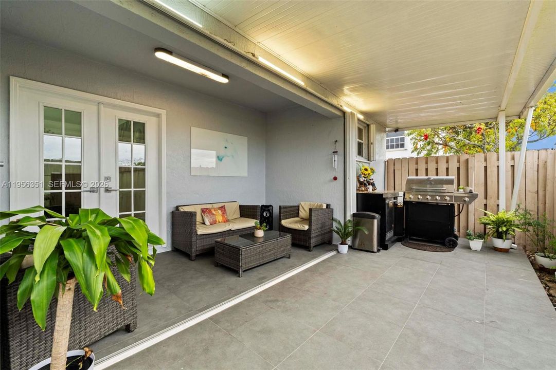 Active With Contract: $569,900 (3 beds, 2 baths, 1464 Square Feet)