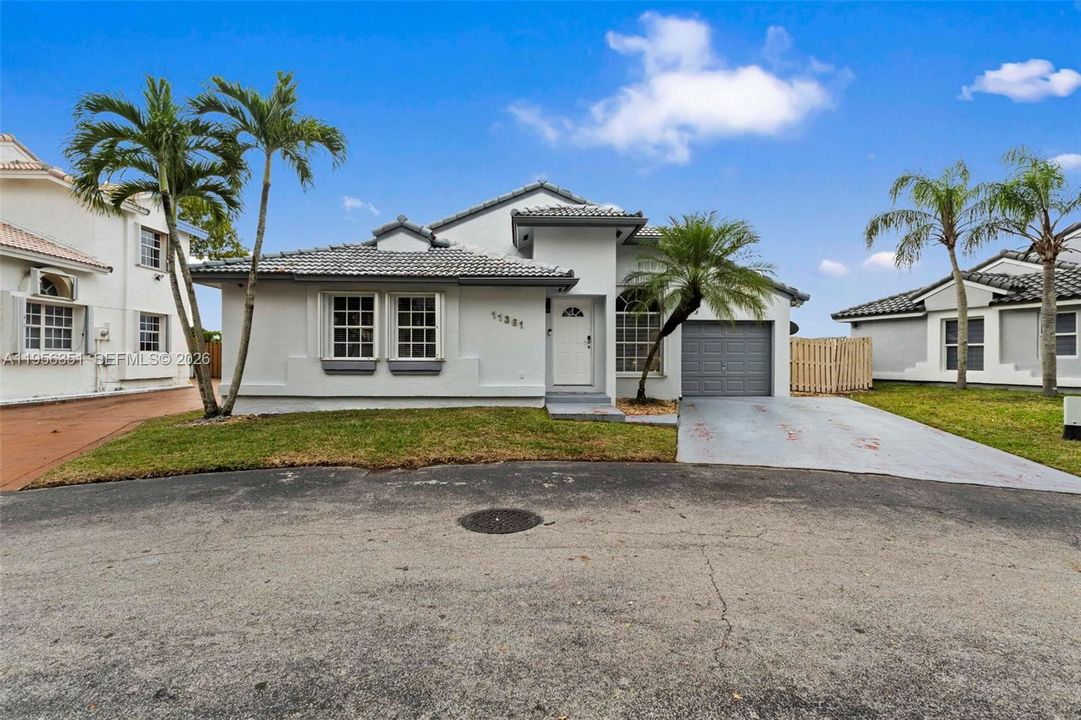 Active With Contract: $569,900 (3 beds, 2 baths, 1464 Square Feet)