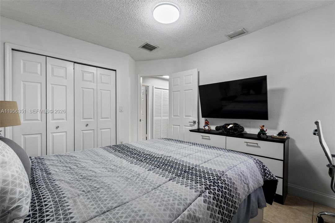 Active With Contract: $569,900 (3 beds, 2 baths, 1464 Square Feet)