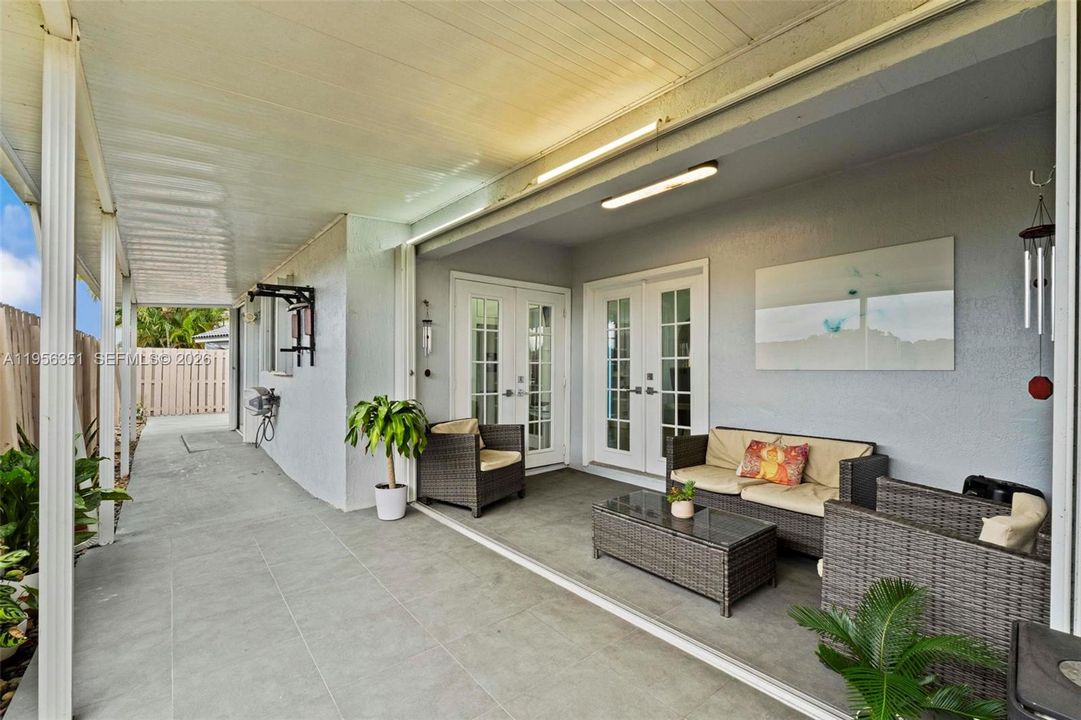 Active With Contract: $569,900 (3 beds, 2 baths, 1464 Square Feet)