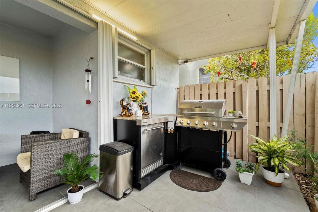 Active With Contract: $569,900 (3 beds, 2 baths, 1464 Square Feet)