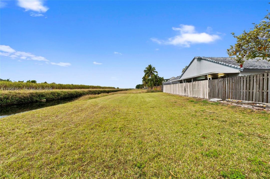 Active With Contract: $569,900 (3 beds, 2 baths, 1464 Square Feet)