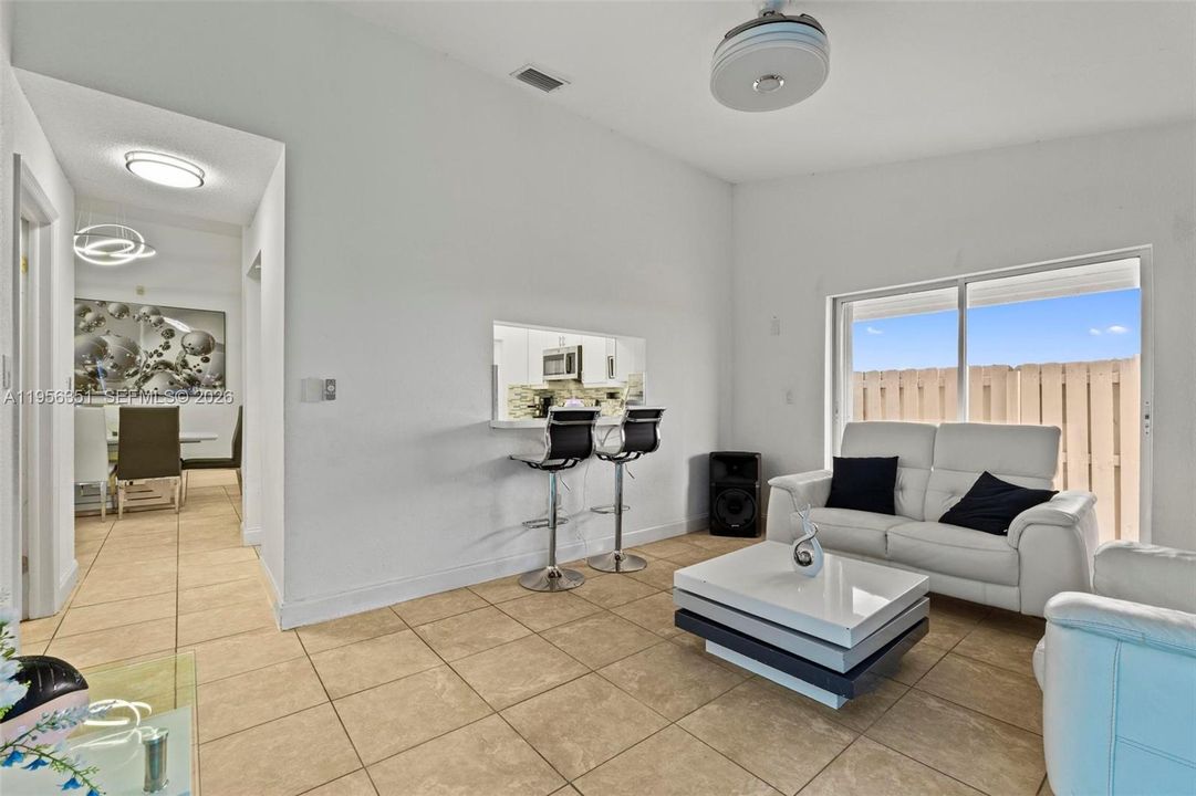 Active With Contract: $569,900 (3 beds, 2 baths, 1464 Square Feet)