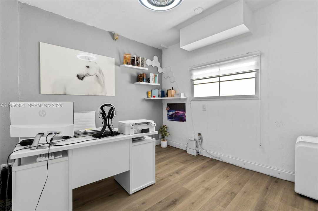 Active With Contract: $569,900 (3 beds, 2 baths, 1464 Square Feet)