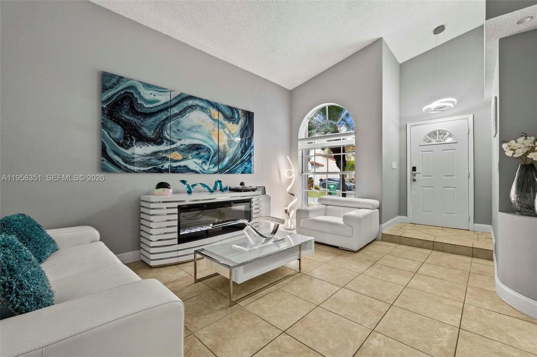 Active With Contract: $569,900 (3 beds, 2 baths, 1464 Square Feet)